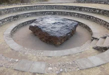 Misteri Meteorit Hoba: Batuan Antariksa Terbesar yang Pernah Ditemukan di Bumi