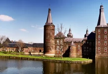 Pesona Kastil Hoensbroek: Kemegahan Abad Pertengahan di Limburg