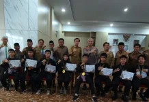 Bupati Berikan Penghargaan Kepada 8 Atlet Silat Berprestasi Tingkat Nasional