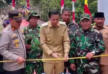 Bupati Kaur Resmikan Penggunaan Jembatan Gantung Air Manula Kecamatan Nasal