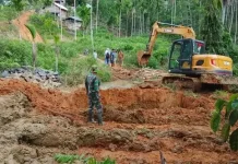 Babinsa Koramil Kaur Selatan Monitoring Pembangunan Jembatan Garuda
