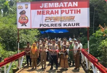 Polres Kaur Resmikan Jembatan Merah Putih di Air Pahlawan
