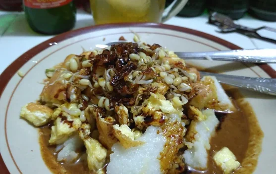 Mengenal Khasnya Tahu Tek, Kuliner Khas Jawa Timur