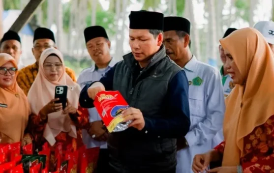 Kakanwil Kemenag Provinsi Bengkulu Apresiasi Produk Olahan DWP Kemenag Kaur