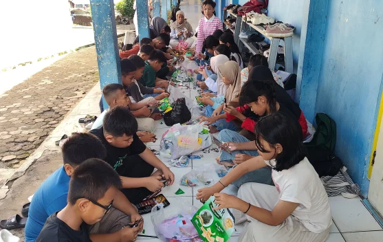 Siswa SD Negeri 5 Belajar Peduli Lingkungan lewat Ekobrik