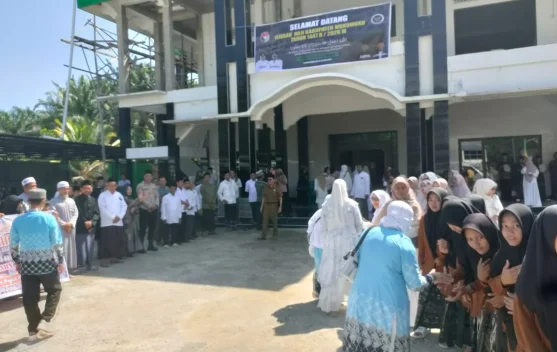 Jemaah Haji Mukomuko Disambut Haru Keluarga di Masjid Al-Muhajirin