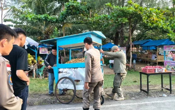 Satpol PP Tertibkan Pedagan,g di Kawasan Festival Tabot 2026
