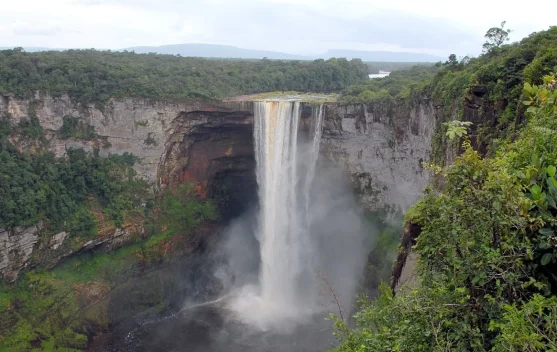 Mengagumi Air Terjun Kaieteur: Keajaiban Raksasa Tunggal di Jantung Hutan Guyana