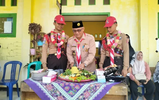 SMPN 16 Kaur Potong Tumpeng Sambut Peserta Jamnas Kembali ke Sekolah