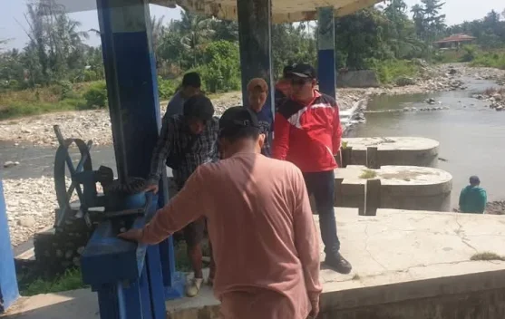 Hadapi Kemarau, Pemkab Bengkulu Selatan Keruk Bendungan Selebang