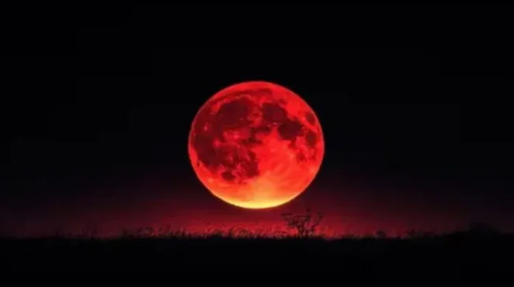 Bulan Jadi Merah saat Ramadan, Ini Penjelasannya