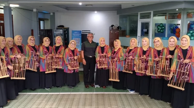 Tren Musik Angklung, dari Hobi Menjadi Sarana Kebersamaan