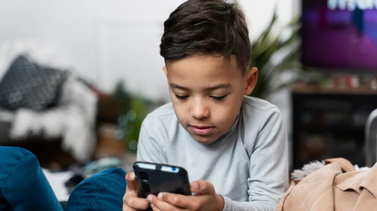 IDAI Ingatkan Orang Tua Batasi Screen Time Anak