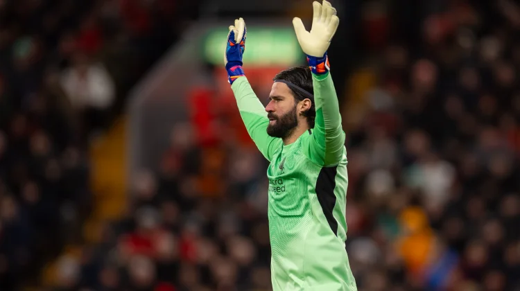 Arne Slot Tunggu Keputusan soal Kondisi Medis Alisson