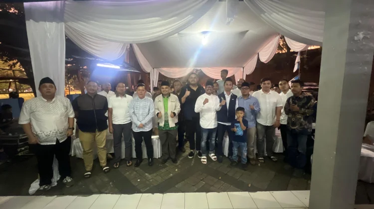 Berbagi Ramadan :  KNPI Kota Bogor Bagikan Takjil di Jalan