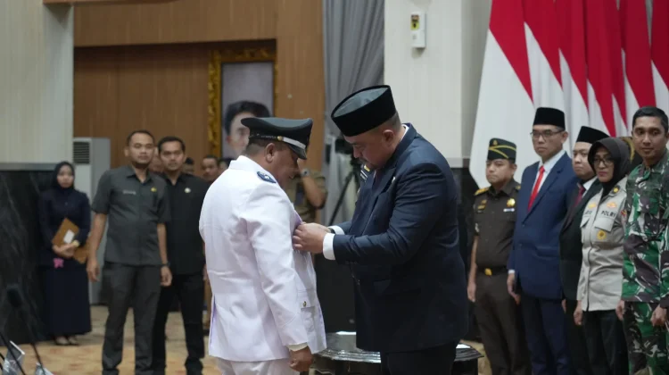 Bupati Bogor Lantik Kepala Desa Gunung Picung PAW