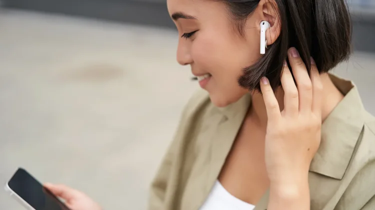 Benarkah Earphone Bluetooth Bisa Picu Tumor Otak? Ini Faktanya