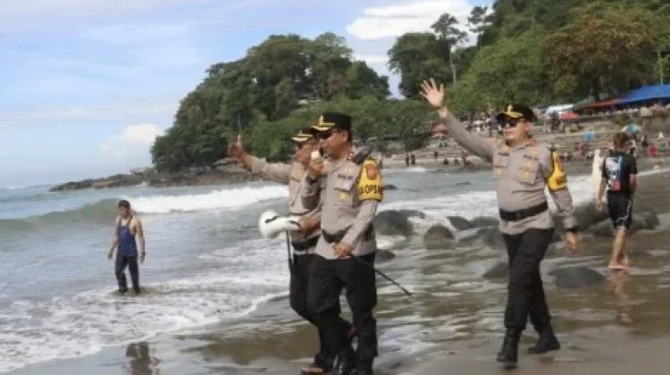 Gelombang Tinggi di Palabuhanratu, Wisatawan Diminta Waspada