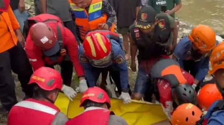 Tim SAR Temukan Dua Pemancing yang Hanyut di Sungai Cileungsi