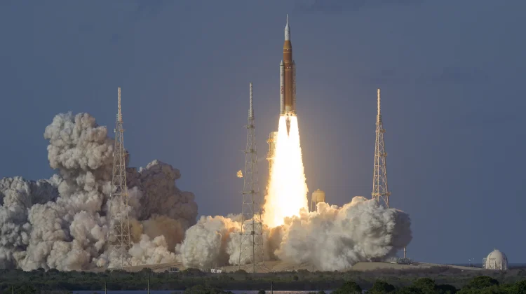 Sukses Lepas Landas, Roket NASA Bawa Empat Astronaut ke Angkasa
