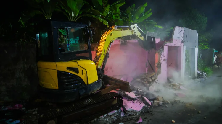 Pemkot Bogor Bongkar Bangunan Liar untuk Kelancaran Drainase