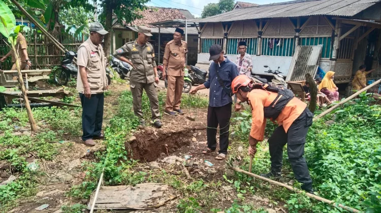 Pergerakan Tanah di Rumpin, Sembilan Kepala Keluarga Terdampak dan Mengungsi