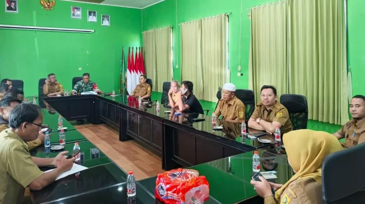 Camat Nanggung Tekankan Administrasi Desa dan Antisipasi Kemarau dalam Rakor