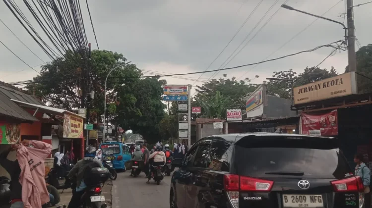 Jalur Wisata ke Tamansari Bogor Macet, Mobilitas Warga Lokal Terhambat