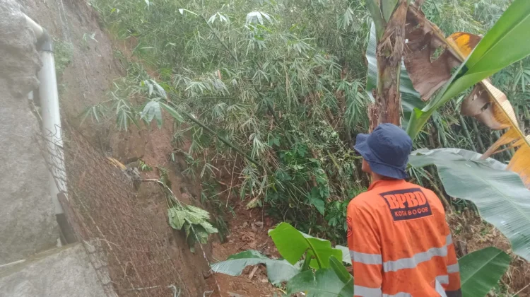 BPBD Kota Bogor Tangani Longsor di Balivet Bawah Ciwaringin