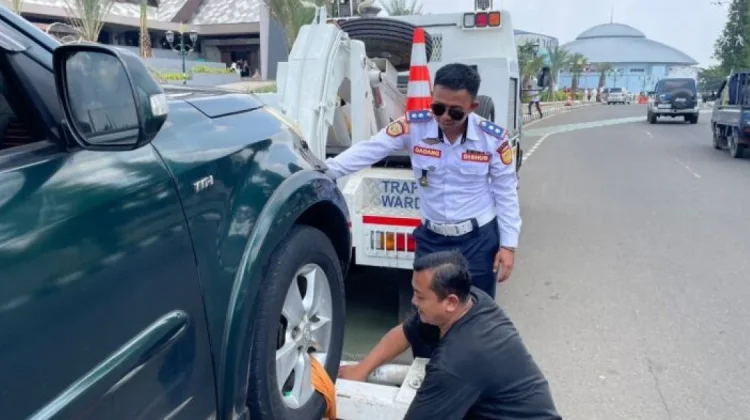 Dishub Kabupaten Bogor Tindak Tegas Kendaraan Parkir Sembarangan di Pakansari