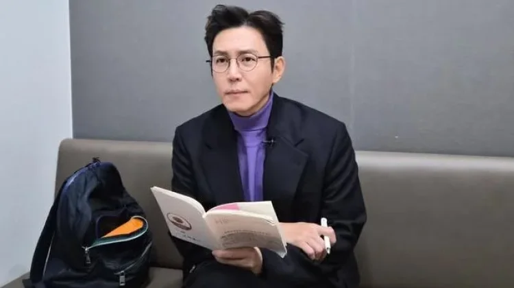 Aktor Choi Won-young Raih Juara Lomba Melamun