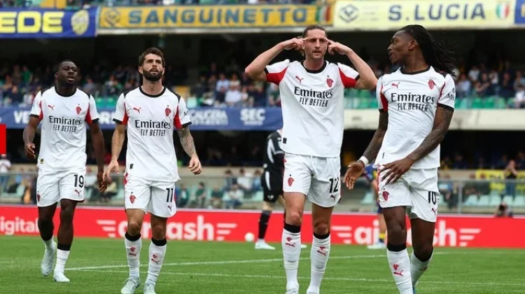 AC Milan Gusur Napoli, Juventus Kian Kokoh di Empat Besar