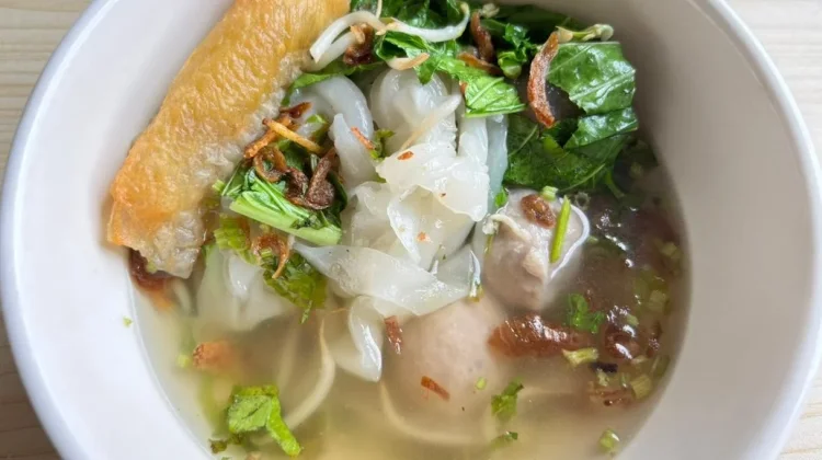 Bakso Prasmanan Unik Bogor dengan Dessert Ikonik
