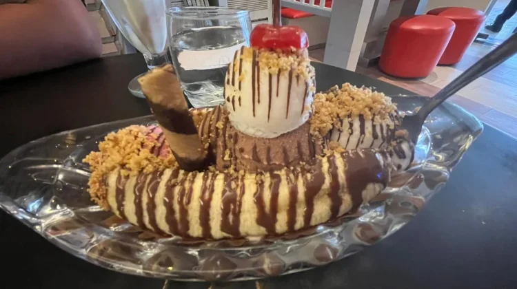 Banana Split Lezat Mudah Dibuat dengan Es Krim