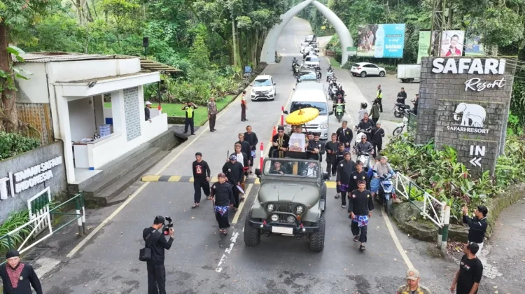 Kirab Mahkota Binokasih Simbol Keagungan dan Legitimasi Sunda