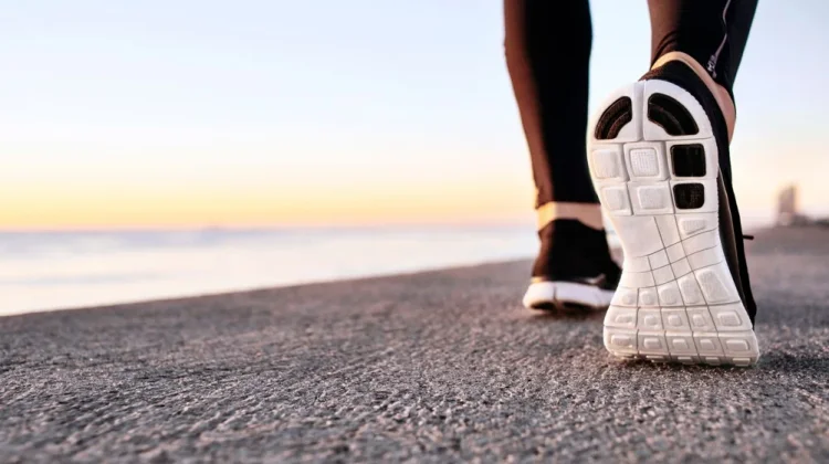 Tak Harus Pagi, Ini Pilihan Waktu Ideal untuk Jalan Kaki