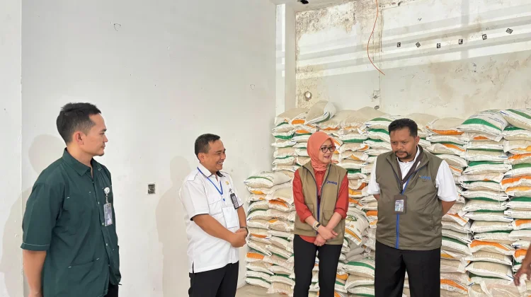 Direktur Pemasaran BULOG Pantau Distribusi Bantuan Pangan di Bogor