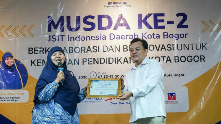 Ketua DPRD Kota Bogor Dapat Penghargaan Peduli Pendidikan