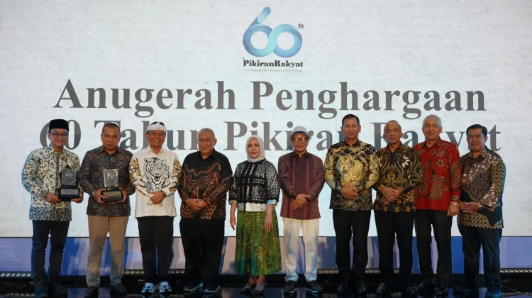 Bupati Bogor Raih Penghargaan Kepala Daerah Inovatif dari Pikiran Rakyat
