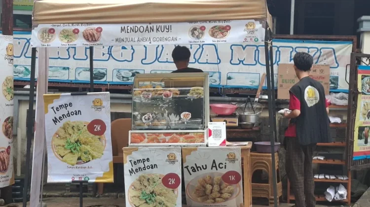 Gorengan Hangat, Murah, Gurih, Bikin Ketagihan