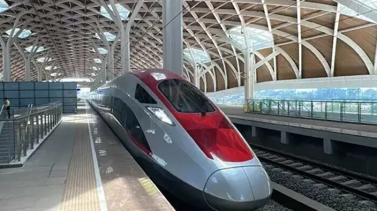 KCJB Whoosh Jadi Kereta Tercepat ASEAN 2026