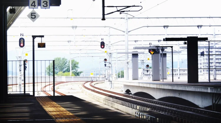 Teknologi Persinyalan Kereta Api: Sistem Kendali Operasi Berbasis Elektronik
