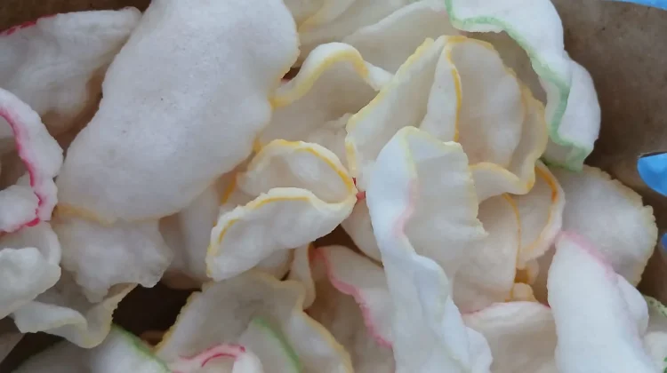 Kerupuk Bawang Camilan Renyah yang Melekat di Lidah Masyarakat