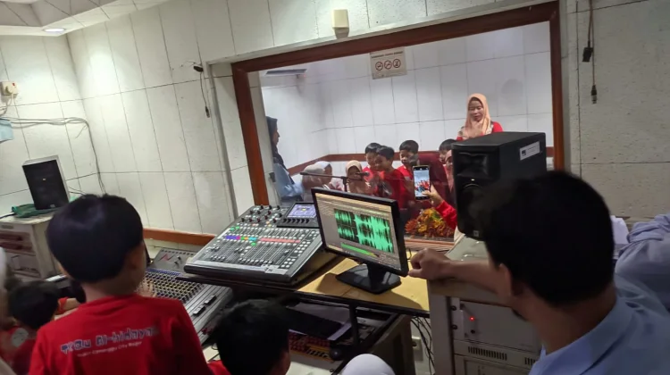 Rasa Ingin Tahu Tinggi, Ciri Anak Cerdas yang Perlu Didukung