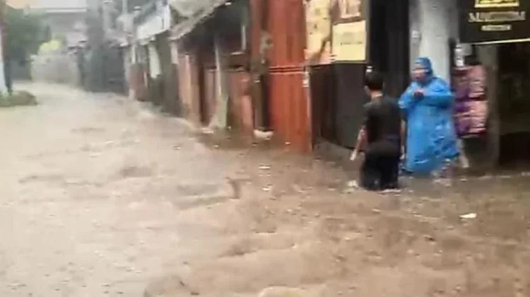 Hujan Deras Mengakibatkan Banjir di Wilayah Ciomas Kabupaten Bogor