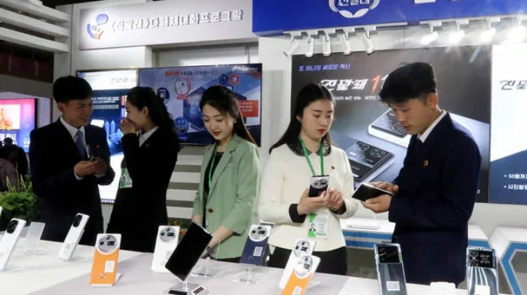 Ponsel Lokal Korea Utara Ditampilkan di Pameran Internasional