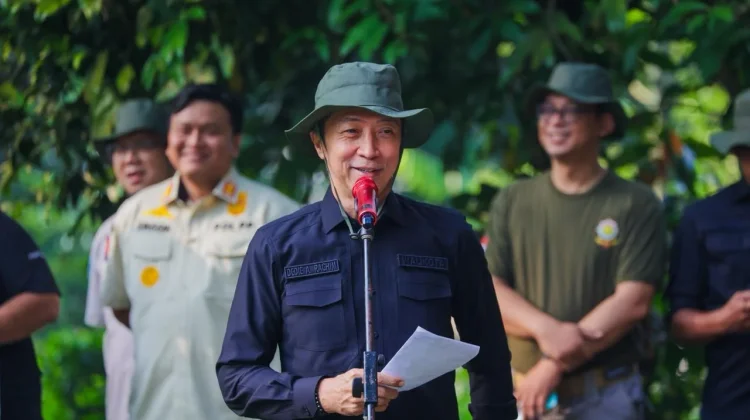 Sebanyak 700 Peserta Turun Bersih-Bersih di Situ Gede