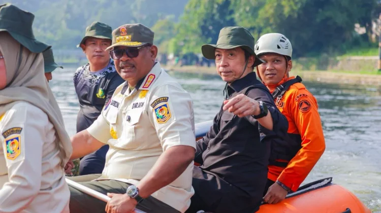 Sebanyak 700 Peserta Turun Bersih-Bersih di Situ Gede