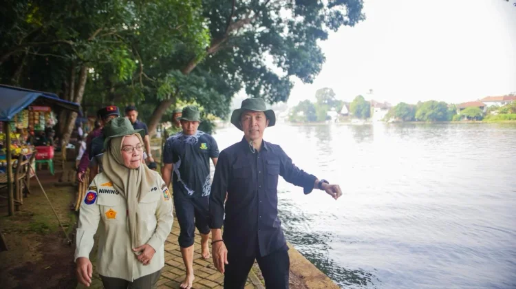 Sebanyak 700 Peserta Turun Bersih-Bersih di Situ Gede
