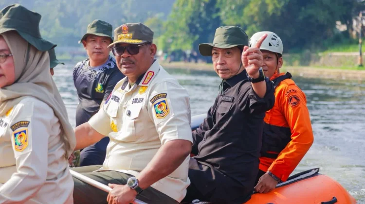 Sebanyak 700 Peserta Turun Bersih-Bersih di Situ Gede